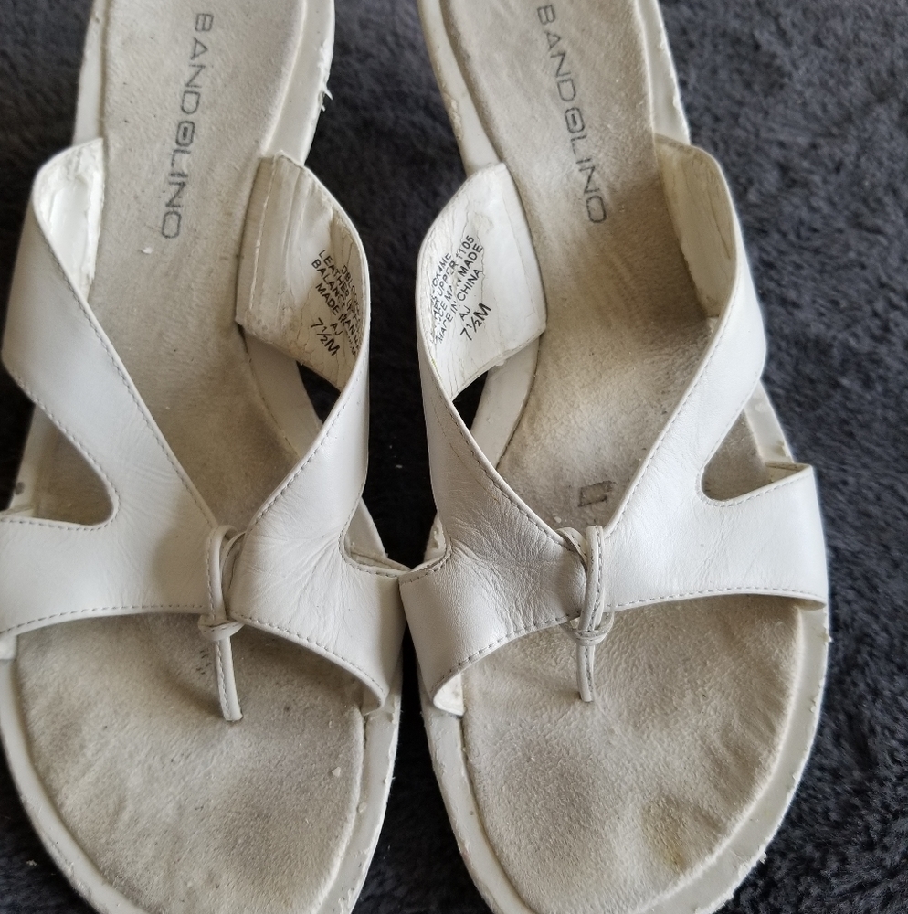 BADOLINO white leather sandal with kitten heel 7.5
